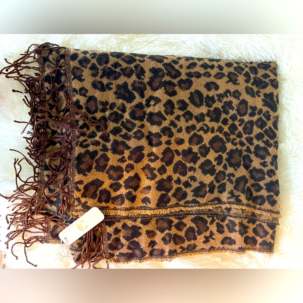 Leopard shawl